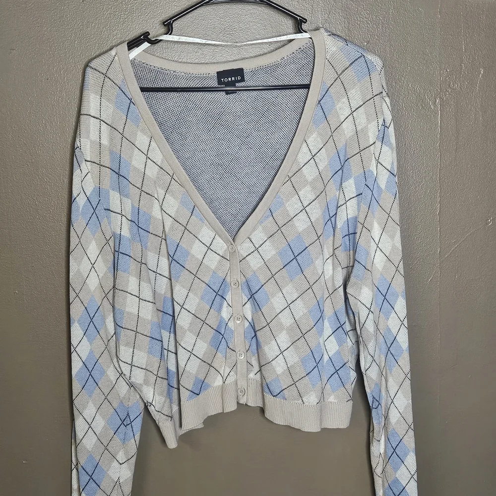 💥Sale💥NWOT Torrid Blue and Cream Argyle Cardigan - Picture 1 of 3